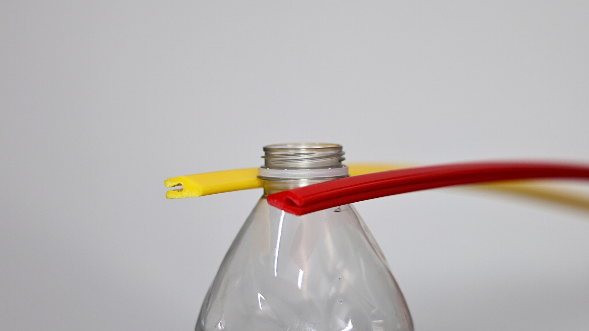 Bottle Neck Guides: Custom Solutions for Efficient Bottling Conveyor Systems